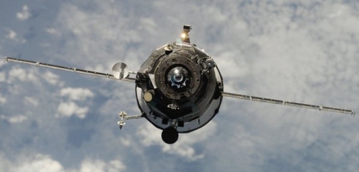 Progress se blíží k ISS (snímek z červencového letu).