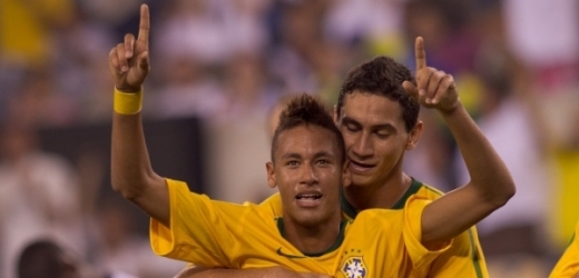 Hvězdička Neymar rozpoutala hádku a následně i bitku.