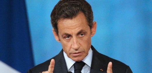 Aféry kolem Sarkozyho strany UMP mu začínají přerůstat přes hlavu.