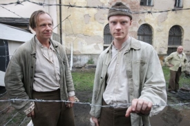 Ve filmu hrají i Karel Roden a Jan Budař.
