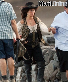 Penélope Cruzová během natáčení pokračování Pirátů z Karibiku.