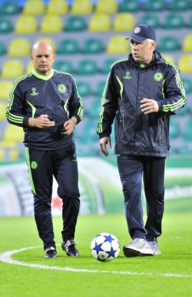 Ancelotti (vpravo) postrádá klíčové hráče. 