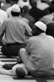 Modlitby muslimů v New Yorku, čtvrtý den po 11. září 2001.