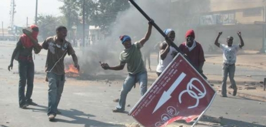 Druhý den krvavých protestů v Mosambiku.