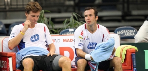 Tomáš Berdych (vlevo) s Radkem Štěpánkem po tréninku v Bělehradě.