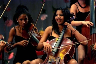 Oslavy 50. výročí Svazu kubánských žen.