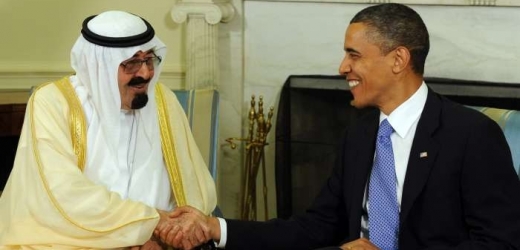 Král Abdulláh s prezidentem USA v Bílém domě.