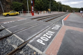 Zrekonstruovaná tramvajová trať z Anděla na Sídliště Řepy v Praze byla otevřena 17. září.