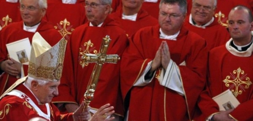 Papež Benedikt XVI. sloužil mši v londýnské Westminsterské katedrále.