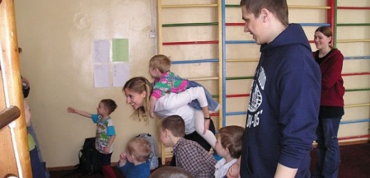 V ruských sirotčincích je na sedm set tisíc dětí. 