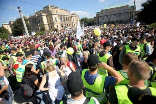 Podle mluvčí pražské policie Ivany Ježkové na akci dorazilo 25 tisíc až 30 tisíc lidí.