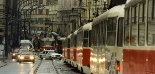 Tramvaje do Vodičkovy nepustí závada na kolejích (ilustrační foto).