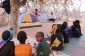 Děti nomádů se učí v Dertě.