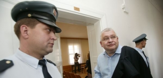 Ústavní soud zamítl stížnost, Vaškůj jde za mříže. 