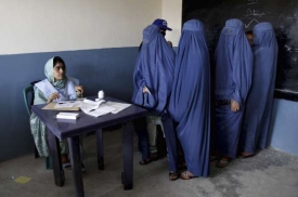 Hlasující ženy v Džallalabádu.