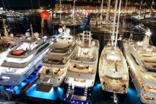 Šou luxusních jachet v Monaku (2).