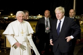 Současný starosta Boris Johnson přivítal před nedávnem papeže Benedikta XVI.
