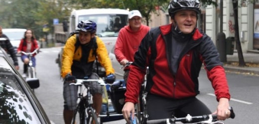 Ministr dopravy Vít Bárta projel Prahou na kole.