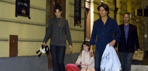 Tom Cruise s rodinou v Praze.