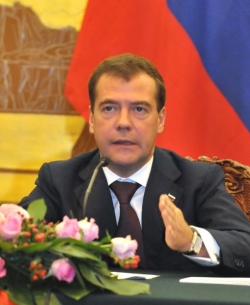 Prezident Medveděv odvolal Lužkova během své návštěvy Číny.