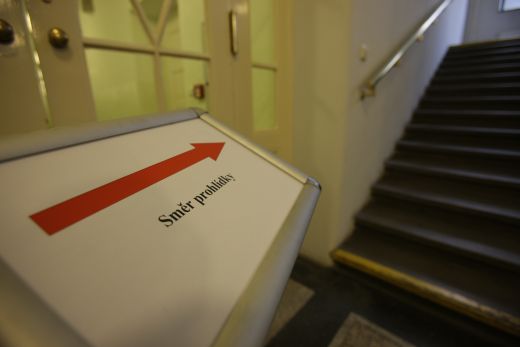Směr prohlídky ukazovaly šipky. Nešlo se tak ztratit, okruh byl daný. Směr prohlídky ukazovaly šipky. Nešlo se tak ztratit, okruh byl daný.