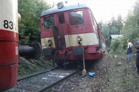 Po srážce vlaků samozřejmě následuje vyšetřování příčin nehody a často také zpřísnění předpisů. Na snímku loňská nehoda u Horní Lipové.