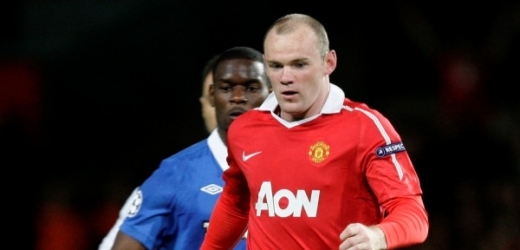 Wayne Rooney bude Manchesteru chybět tři týdny.