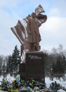 Socha Štěpana Bandery v západoukrajinském Ternopilu.