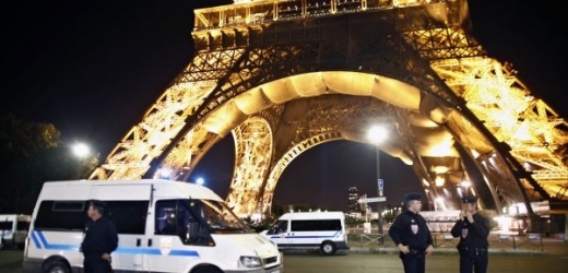 Eiffelovku v poslední době dvakrát evakuovali kvůli anonymním telefonátům.