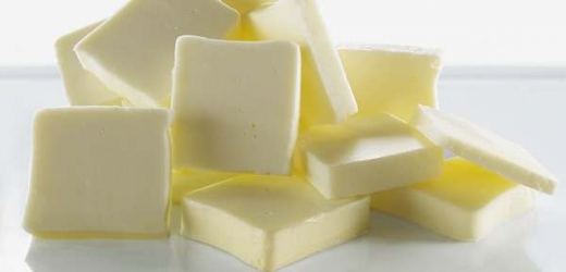 Máslo podle Bruselu obsahuje nejméně 80 procent mléčného tuku.