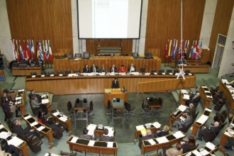 Kancléř přiznal obsah dealu s USA v rakouském parlamentu.
