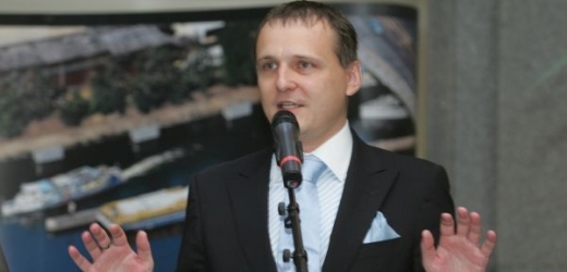 Ministr dopravy Vít Bárta sbírání kompromitujících materiálů popřel.