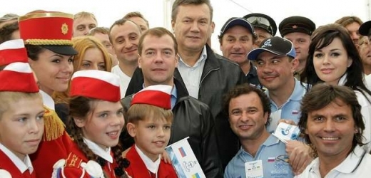 Kolik nás je, pane Medveděve?