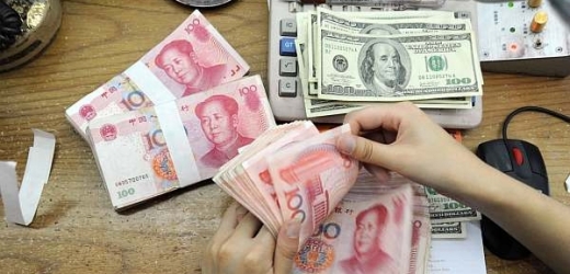 USA kritizují, že čínská měna jüan je oproti dolaru uměle podhodnocená.