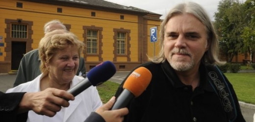 Karel Srba opouští po osmi letech vězení.