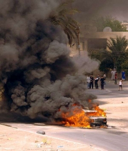 Po útoku RPG na vozidlo v Bagdádu (2005).