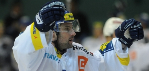 Vítkovický hráč Rudolf Huna se raduje z třetího gólu.