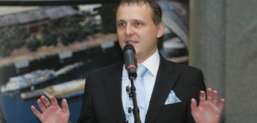 Ministr dopravy Vít Bárta se kvůli sledování politiků stal opět středem pozornosti.