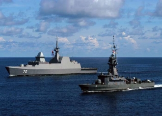 Singapurská fregata Steadfast a korveta Vigilance.
