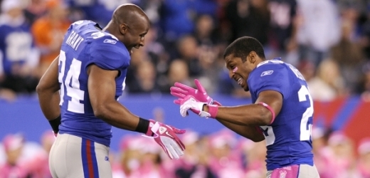 Hráči amerického fotbalu se přidali k boji proti rakovině prsu.