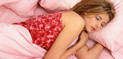 Dlouhý spánek rovná se snadnější hubnutí. 