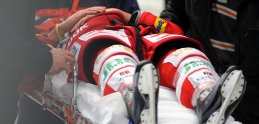 Miroslava Holce museli odvážet z ledu na nosítkách.
