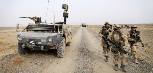 Nizozemští vojáci na patrole. Nizozemci Afghánistán opouštějí.