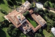 Berlusconiho vila z ptačí perspektivy. Zappadu fotil z vrtulníku.