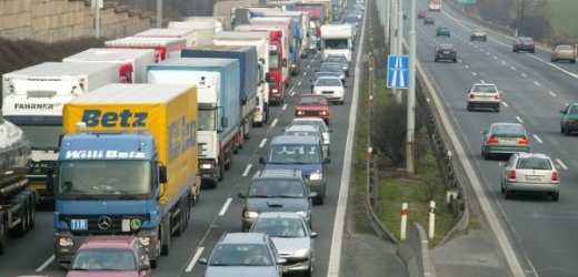 Kamiony by měly podle EU platit za hluk a znečištění.