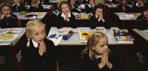 Devět z deseti základních škol v Irsku provozuje katolická církev.