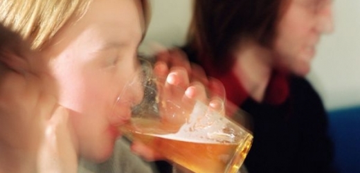 Dívka prý zkolabovala po šedesátém pivu (ilustrační foto).