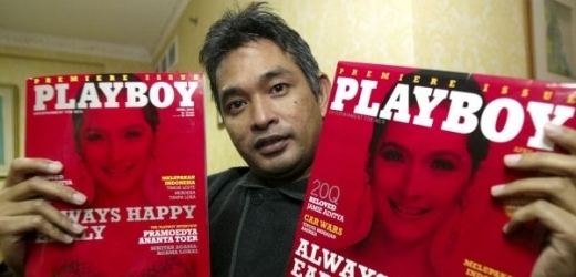 Arnada s prvním vydáním indonéské mutace časopisu Playboy. 