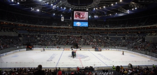 NHL v Praze byla lepší než před dvěma roky. Přesto měla mouchy, třeba nevyprodané hlediště.