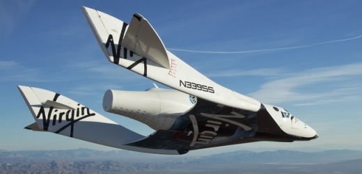 SpaceShipTwo při svém prvním samostatném letu.
